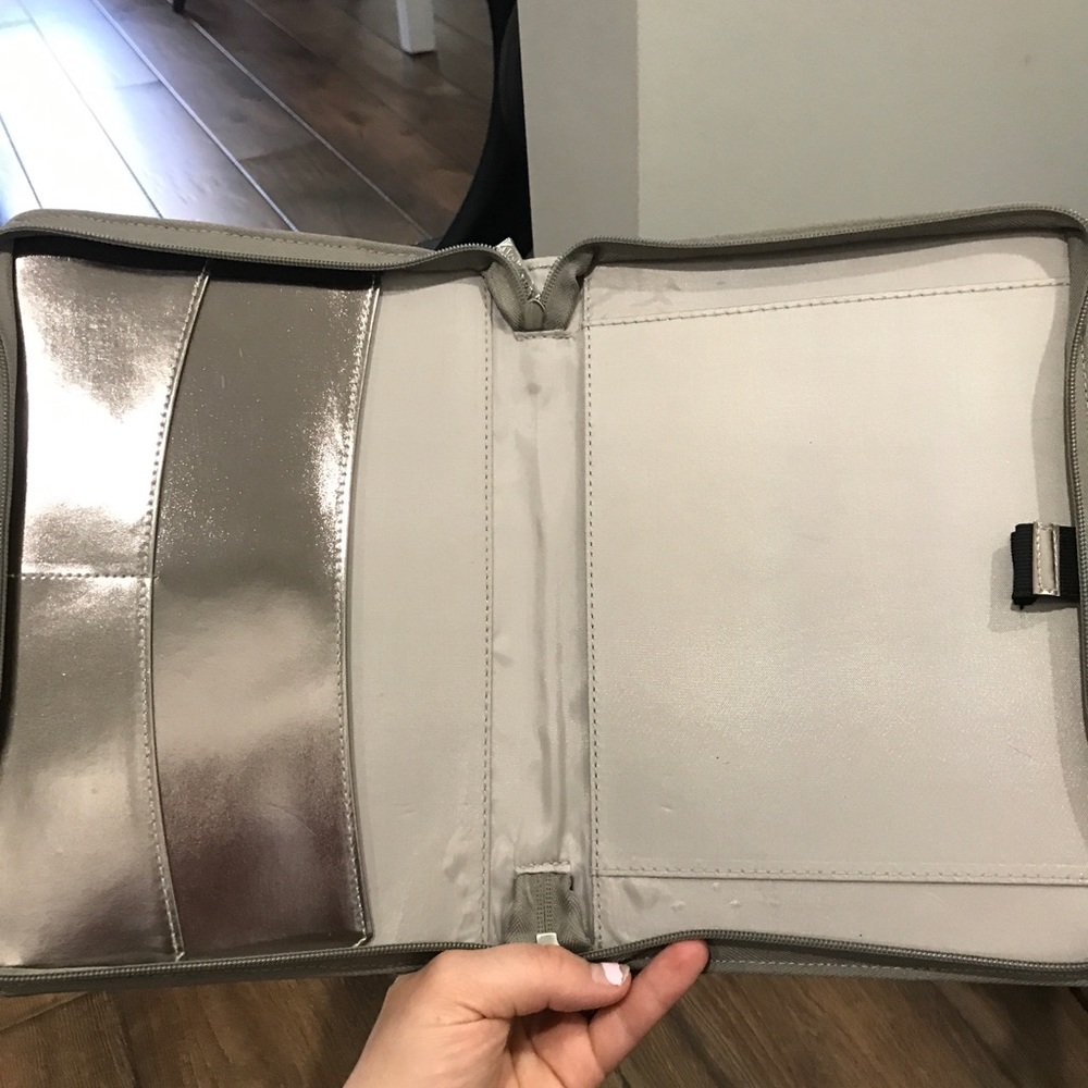 Mary Kay Gold Binder